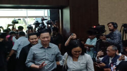 Wajah Tegang Tom Lembong Jelang Vonis Kasus Gula: Diam Seribu Bahasa di Depan Kamera